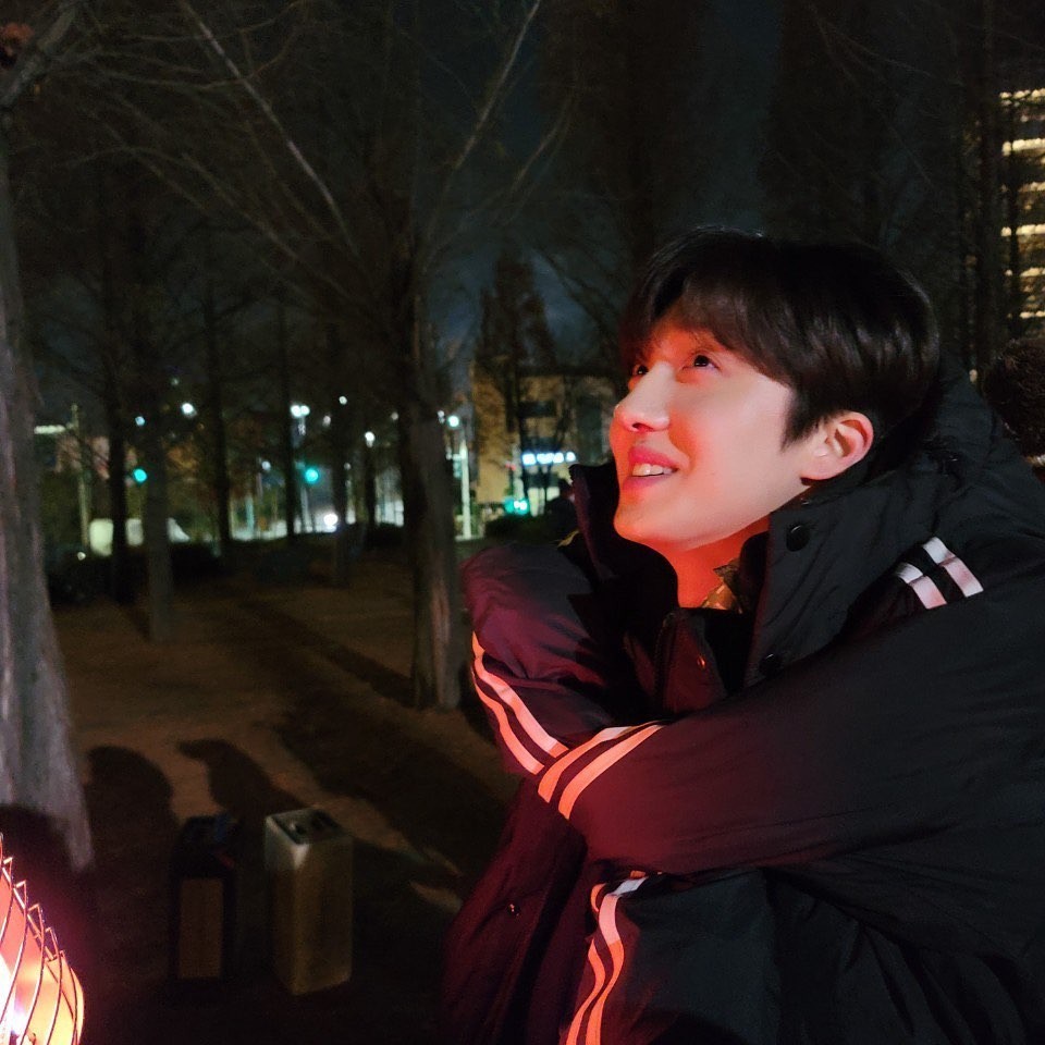 ThekimroU's tweet photo. ยิ้มเยอะๆนะชาน
#HAPPYCHANIDAY
ผักผ่อนเยอะๆด้วย
#흰눈처럼내린_1월의선물_찬희
อย่าโหมงานหนัก
@SF9official https://t.co/SwHjzAVrwh