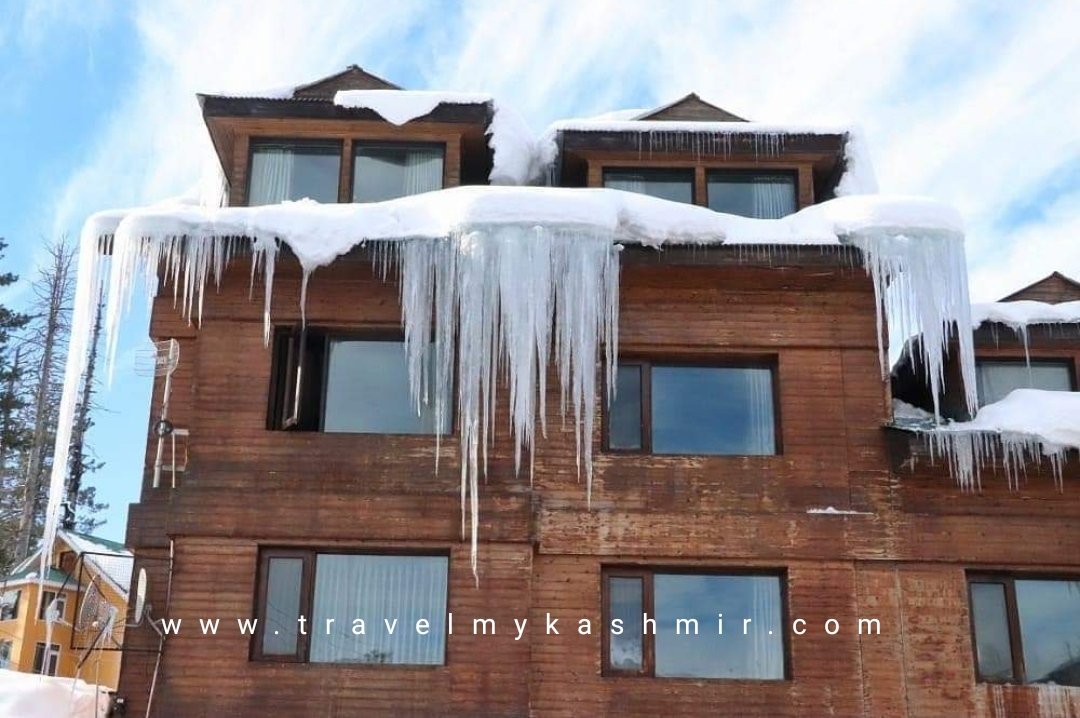 Travelmykashmi1's tweet photo. Icicles hanging from the roof top of a hotel at ski resort Gulmarg.
@Travelmykashmi1
#iciclesinGulmarg
#GulmarginJanuary
#GulmargPackages
#GulmargHotels
#GulmargHuts
#Gulmargweather
#GulmargUpdate
#KashmirGulmarg
#GulmargGondola
#Gulmargskiing
#GulmargAdventure https://t.co/3PQtUAdWrt