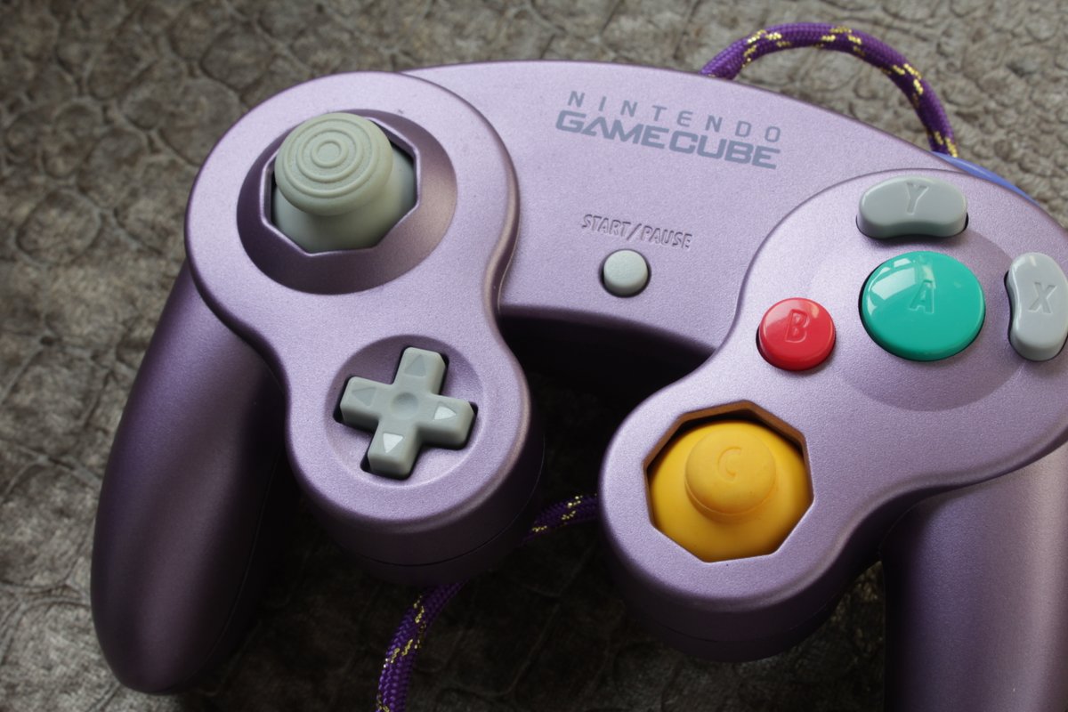 2 more controllers, this time they're purple!
etsy.com/shop/ModsByMoo…