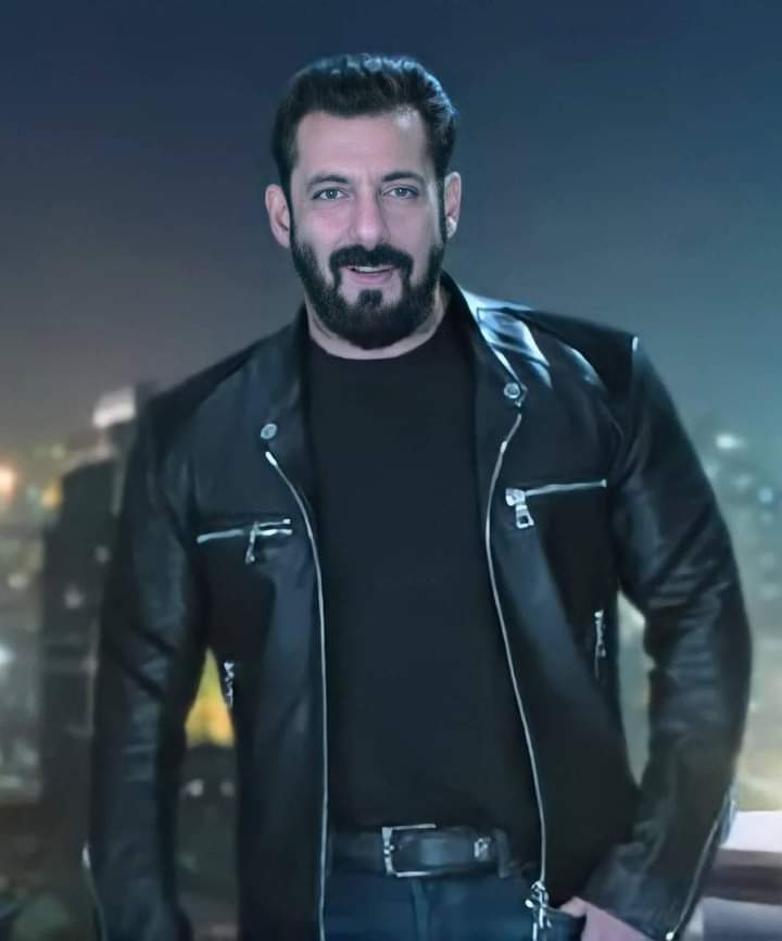 Latest pic of biggest megastar salman KHAN looking dashing handsome and forever mr 27 
Black jacket 🔥🔥🔥 

#SalmanKhan #IPMLonZeeTV #IPML