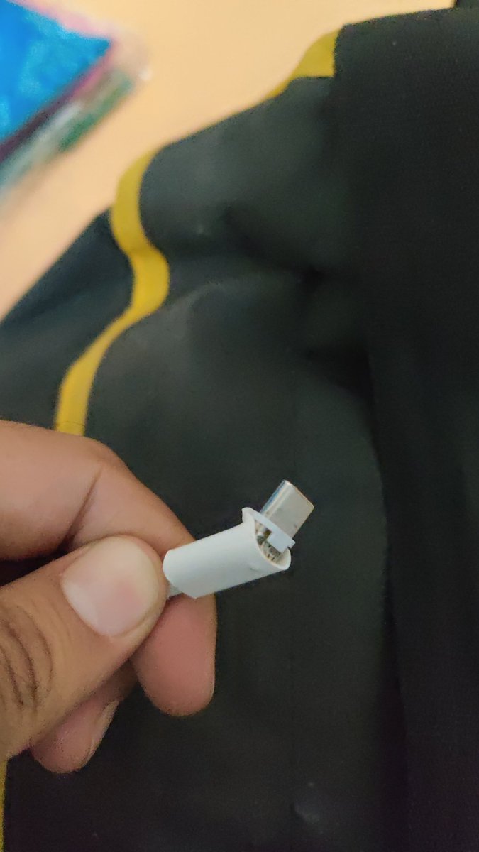 i_shreydoshi's tweet photo. This is what happens when you get rid of the Magsafe, @Apple. #apple #macbook #macbookpro #magsafe https://t.co/xkyWYb7Ec7