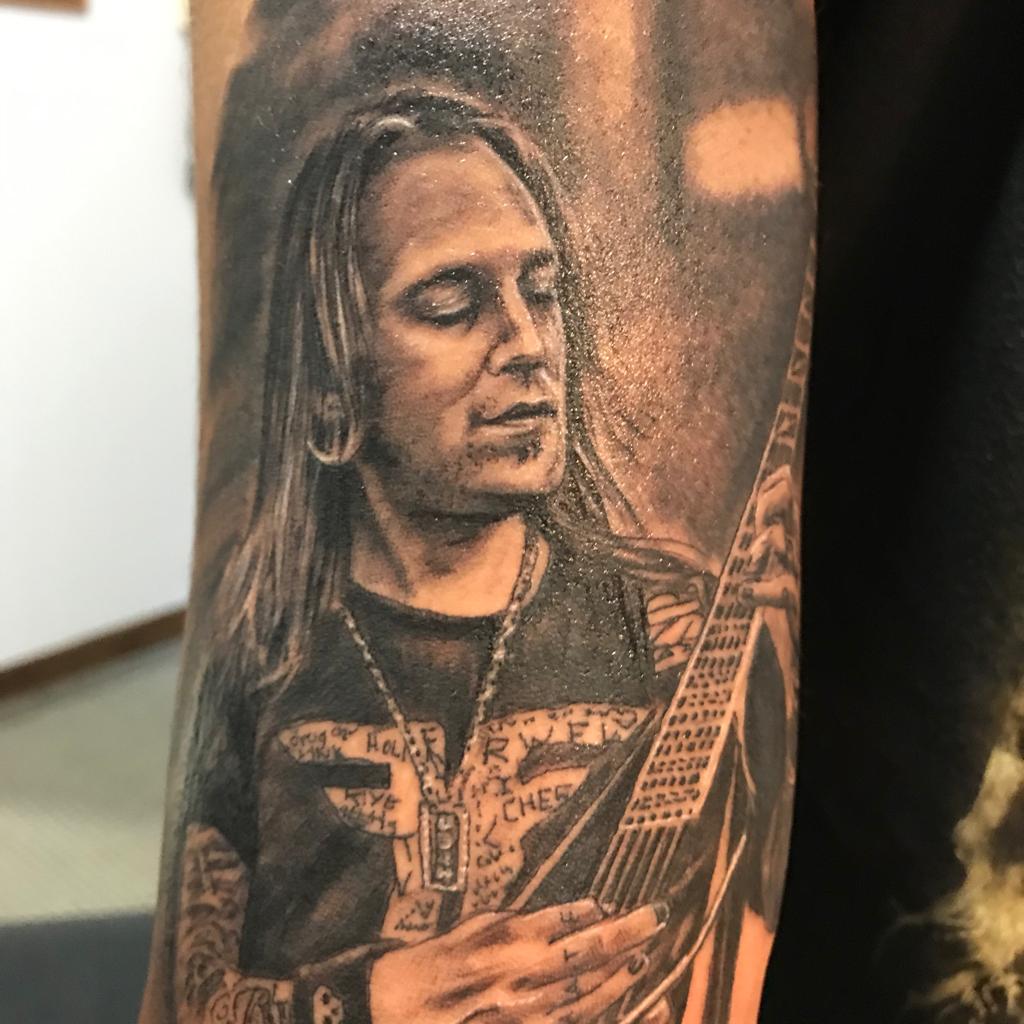 HugoCabrera1891's tweet photo. This is for you Wildchild, Rest in peace my Guitar Hero 💔

#alexilaiho #wildchild #BodomAfterMidnight #childrenofbodom #INK
#tattooart 
@cobhc https://t.co/Vp15rJZHpH