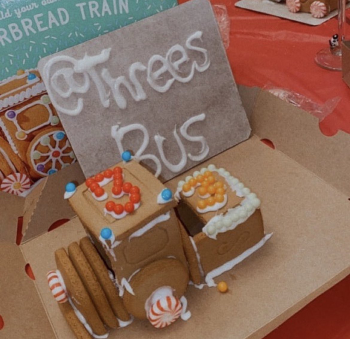 threesabovehigh's tweet image. Almost forgot to post this beautiful piece of art inspired by the @threesbus!! ❤️ 🚌 ❤️