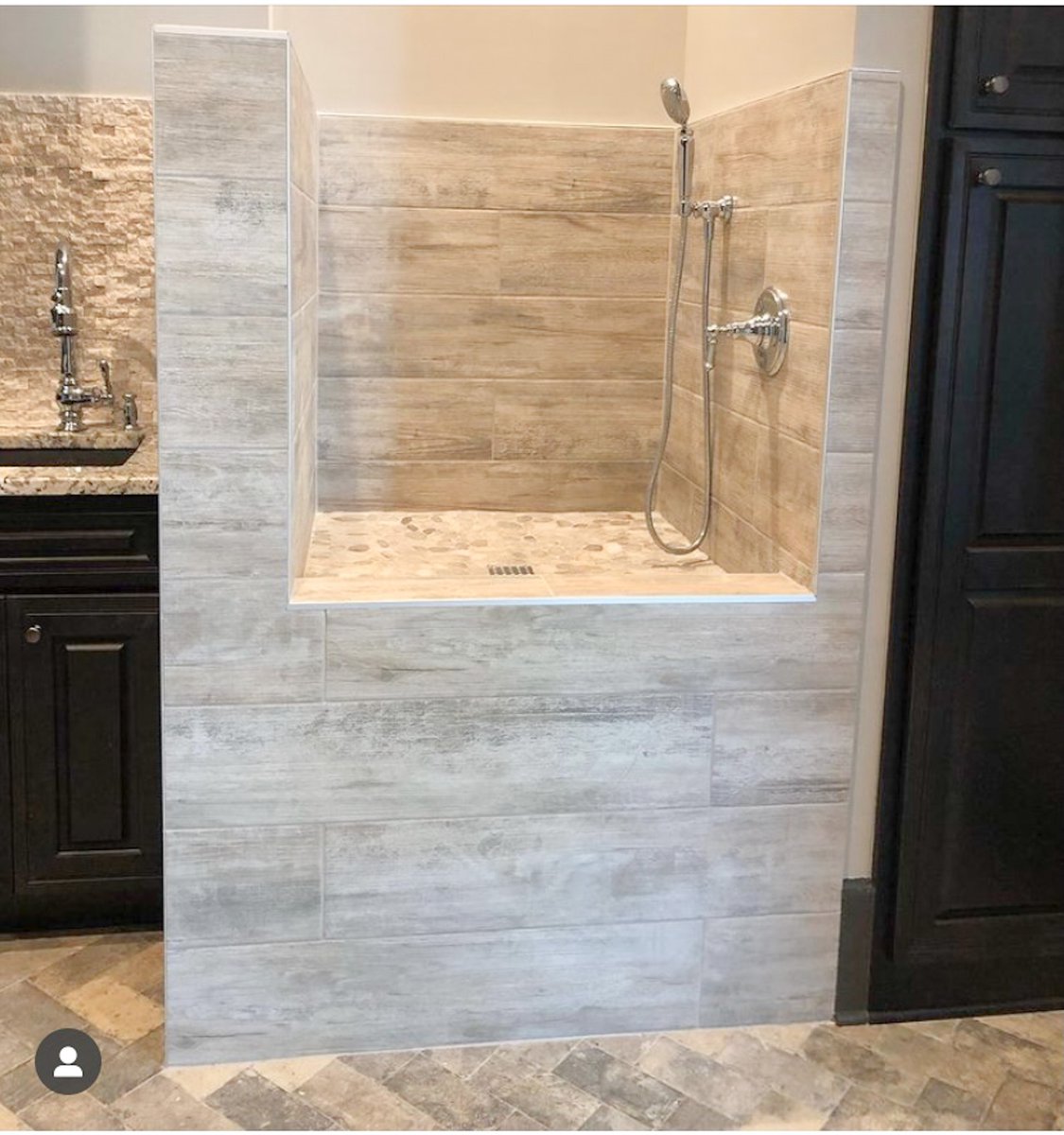 DaltonCarpetOne's tweet photo. Don't forget the fur babies when designing your new house! This clever laundry room includes a pet shower and we are here for it! The natural look of wood and pebble tile blends perfectly with the neutral floor tile and adds a fun design element.
#custompetshower #tiledesign... https://t.co/icihrwtaQO