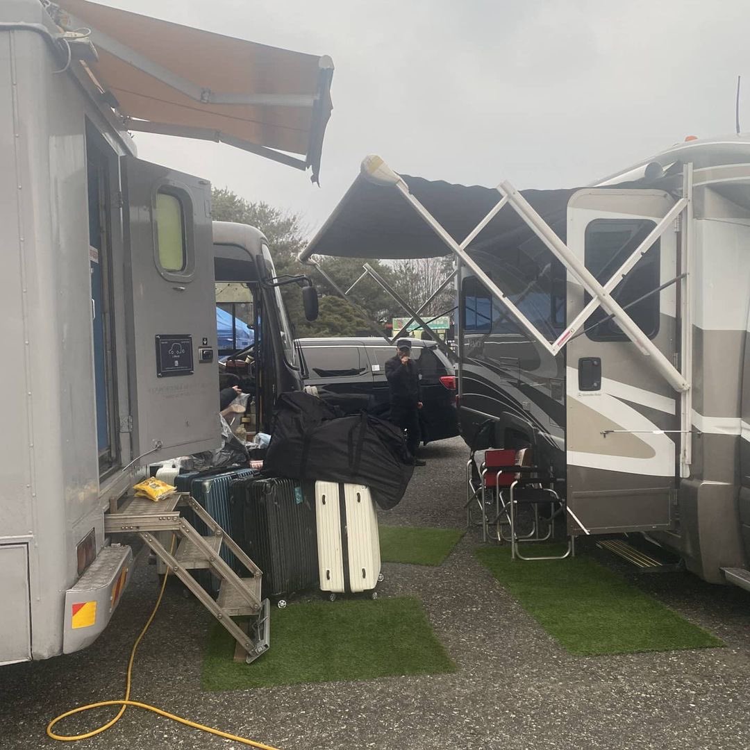 cyanblink's tweet photo. Apparently Rosé finished filming her solo mv after 3 days! I hope this is true. I'm so excited for RS1! 😭 @BLACKPINK #ROSÉ https://t.co/wfOgyS0agu