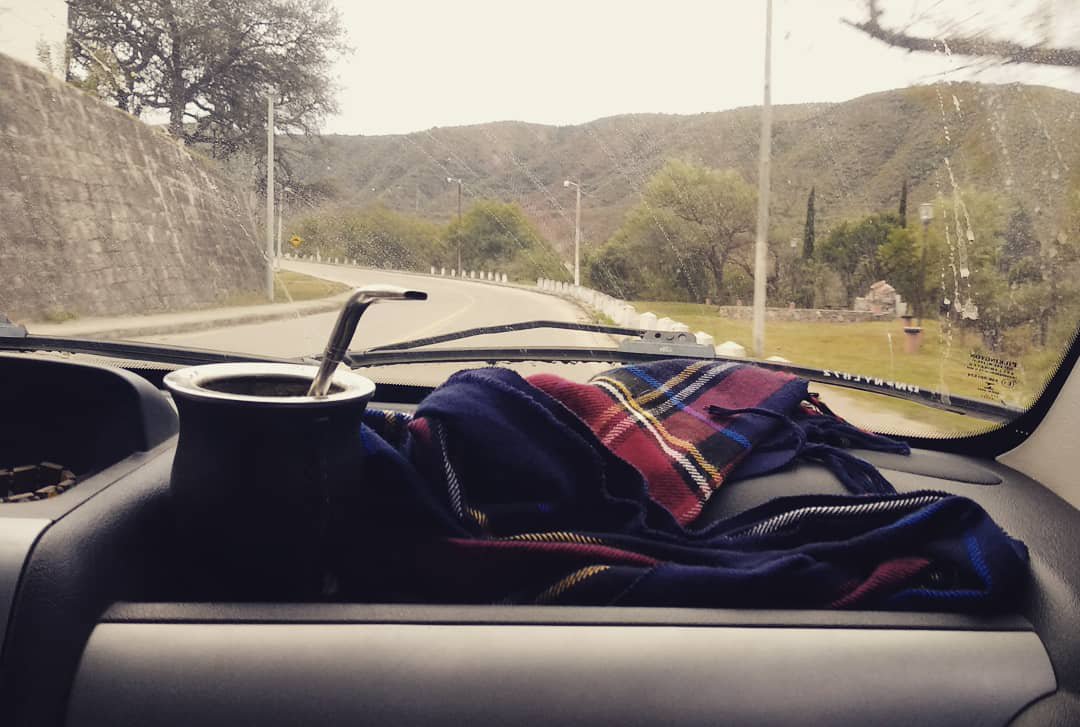 Tengo unas ganas de clavar ruta, con buena compañía, matecitos y la música al palo 🧉