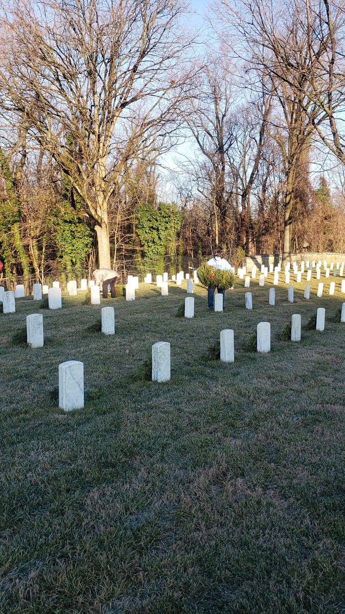 BSAship1959's tweet photo. Boatswain Mate Quinn and Committee Member Pat clean up wreaths at Annapolis Veterans Cemetery #CheerfulService #doagoodturndaily https://t.co/xELe54X86d