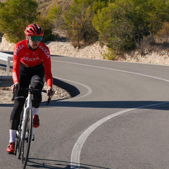 RichioudG's tweet photo. Première apparition sous mes nouvelles couleurs ❤️⚫
Actuellement en stage de préparation avec @arkeaprocyclingteam sous le soleil espagnol ☀️🇪🇦
.
.
First appearance in my new kit ❤️⚫
Currently in training camp with @arkeaprocyclingteam under the Spanish sun ☀️🇪🇦 https://t.co/pXiQWlDEAj