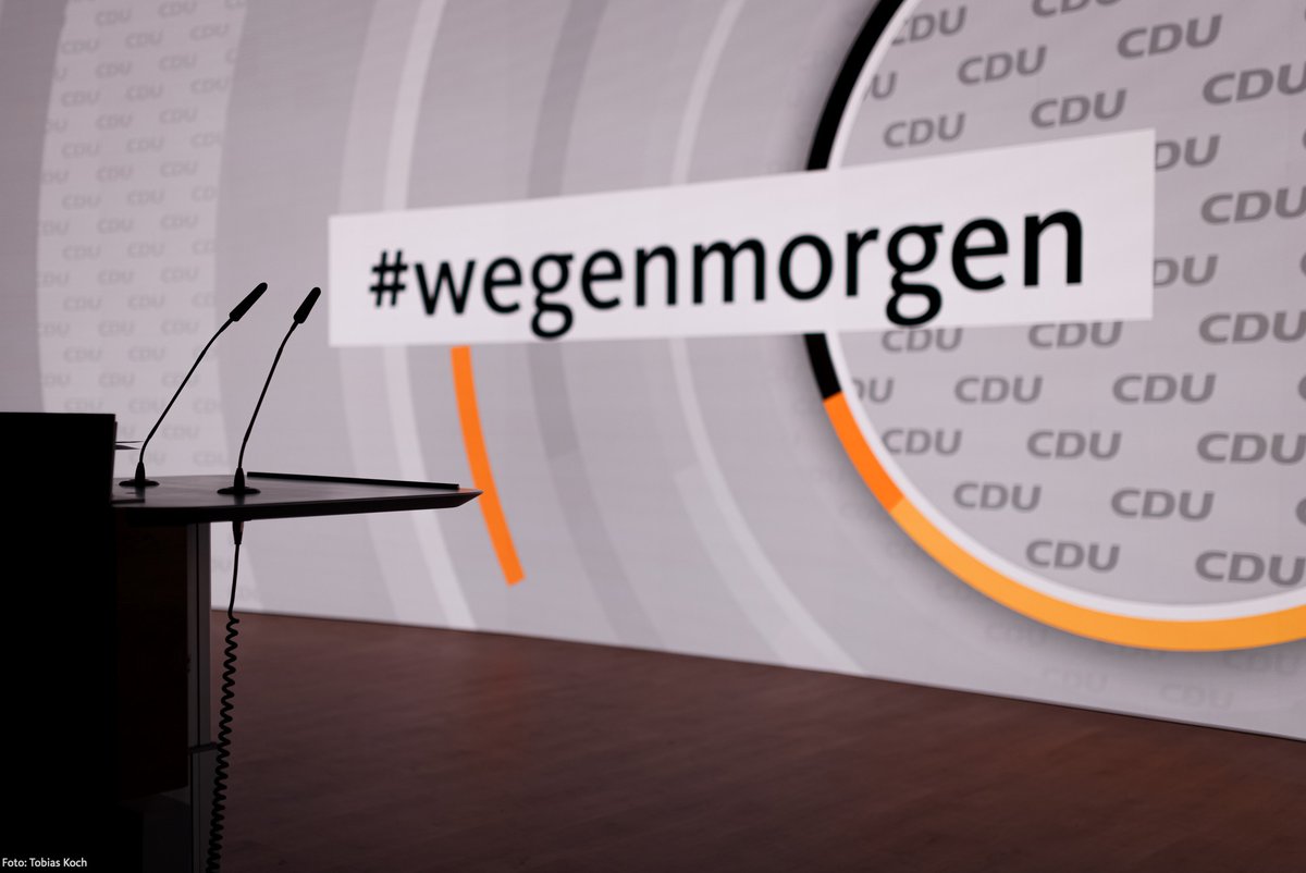 CDU's tweet photo. #TeamWork makes the dream work! Ob Messebauer, DRK oder unser #TeamKAH: vielen Dank an alle, die Tag & Nacht #wegenmorgen gearbeitet haben! Auch #wegeneuch war der #cdupt21 bockstark. https://t.co/nXLDvcqXtk