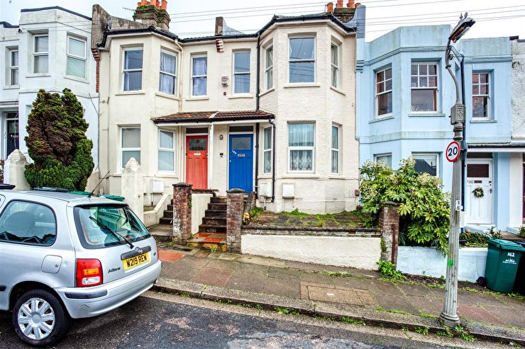 MaslenEstates's tweet image. AVAILABLE CHAIN FREE - NEWLY REFURBISHED 1/2 bed ground floor GARDEN FLAT in HOLLINGDEAN. Msg us now to find out more about its stylish interior, bay windows, open layout with a modern kitchen, and contemporary shower room
#Brighton #gardenflat
ow.ly/bvW750Dakj9