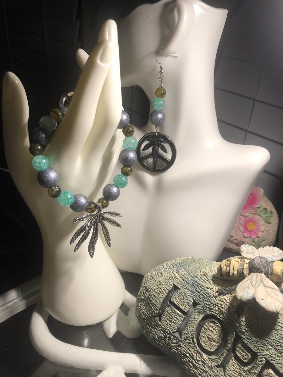 ImagineThis704's tweet image. What happens at #TheClub stays at ‘The Club’ but it be #LittyAF 🪴🔥 #FYRCE and #Sassy had dates. #PrivateDancers 💃🏽😅
#PrettyPeacePairings #HIGHFashionAF..they really are. 😉
🧘🏽😷☮️