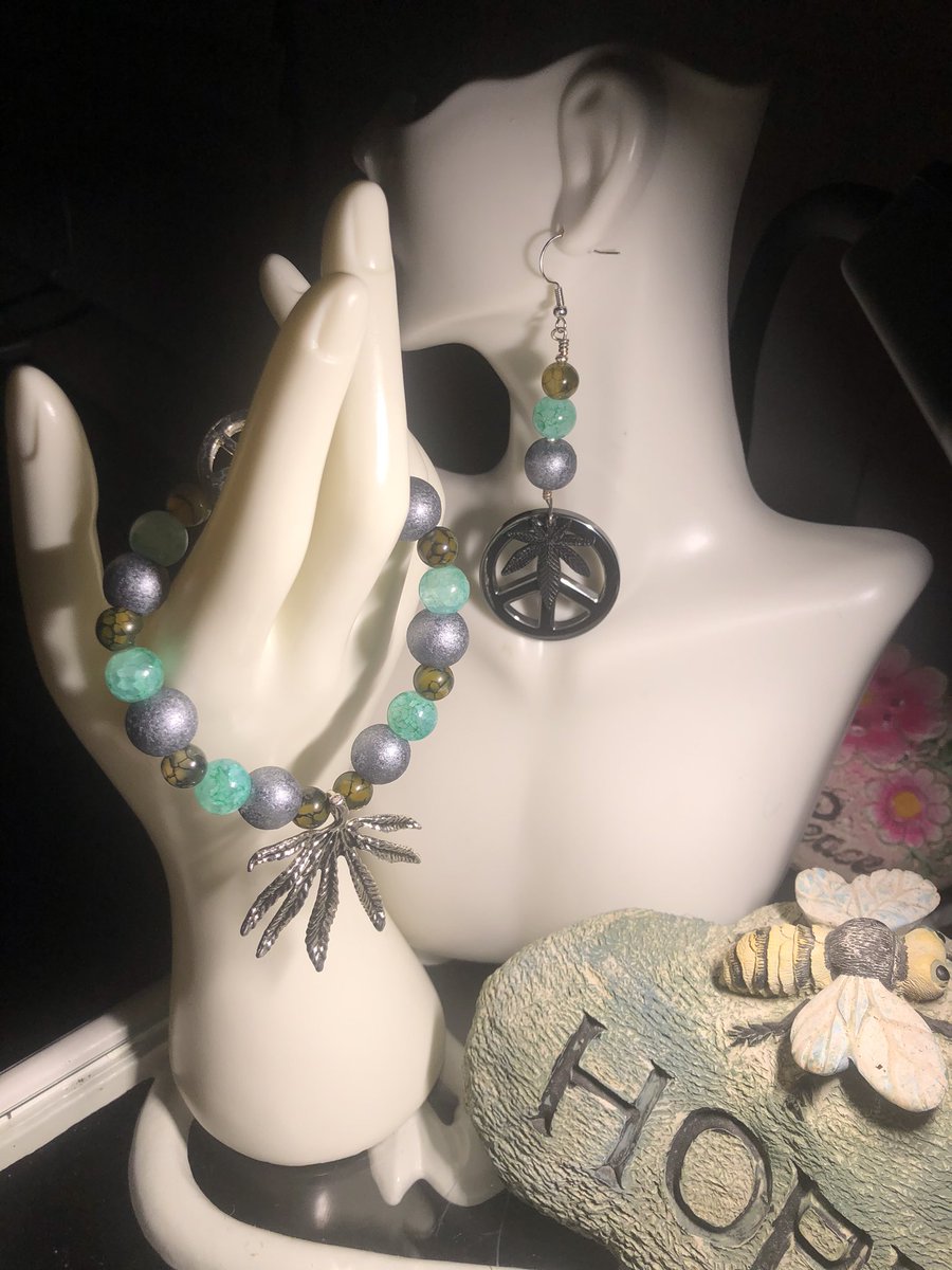 ImagineThis704's tweet image. What happens at #TheClub stays at ‘The Club’ but it be #LittyAF 🪴🔥 #FYRCE and #Sassy had dates. #PrivateDancers 💃🏽😅
#PrettyPeacePairings #HIGHFashionAF..they really are. 😉
🧘🏽😷☮️