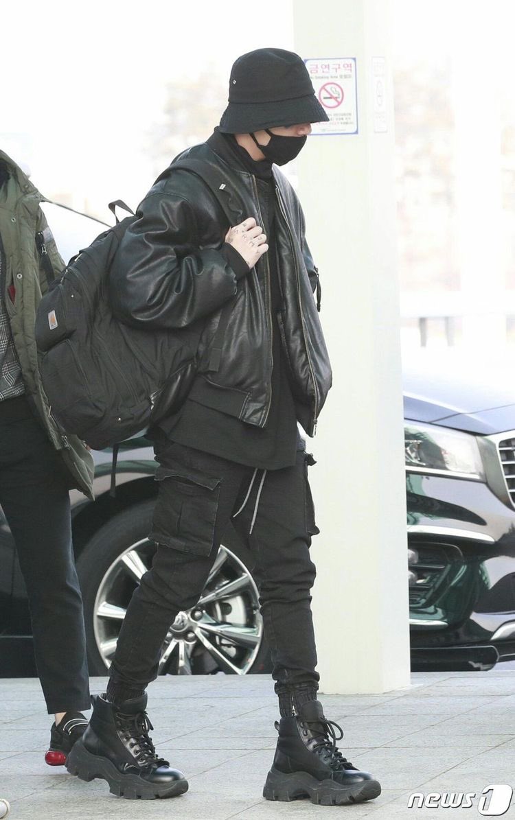 his airport fashion is just