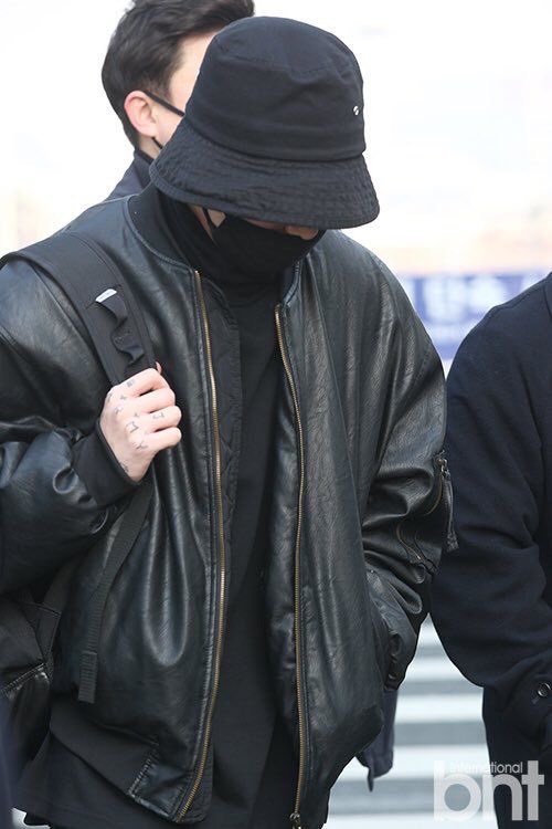 his airport fashion is just