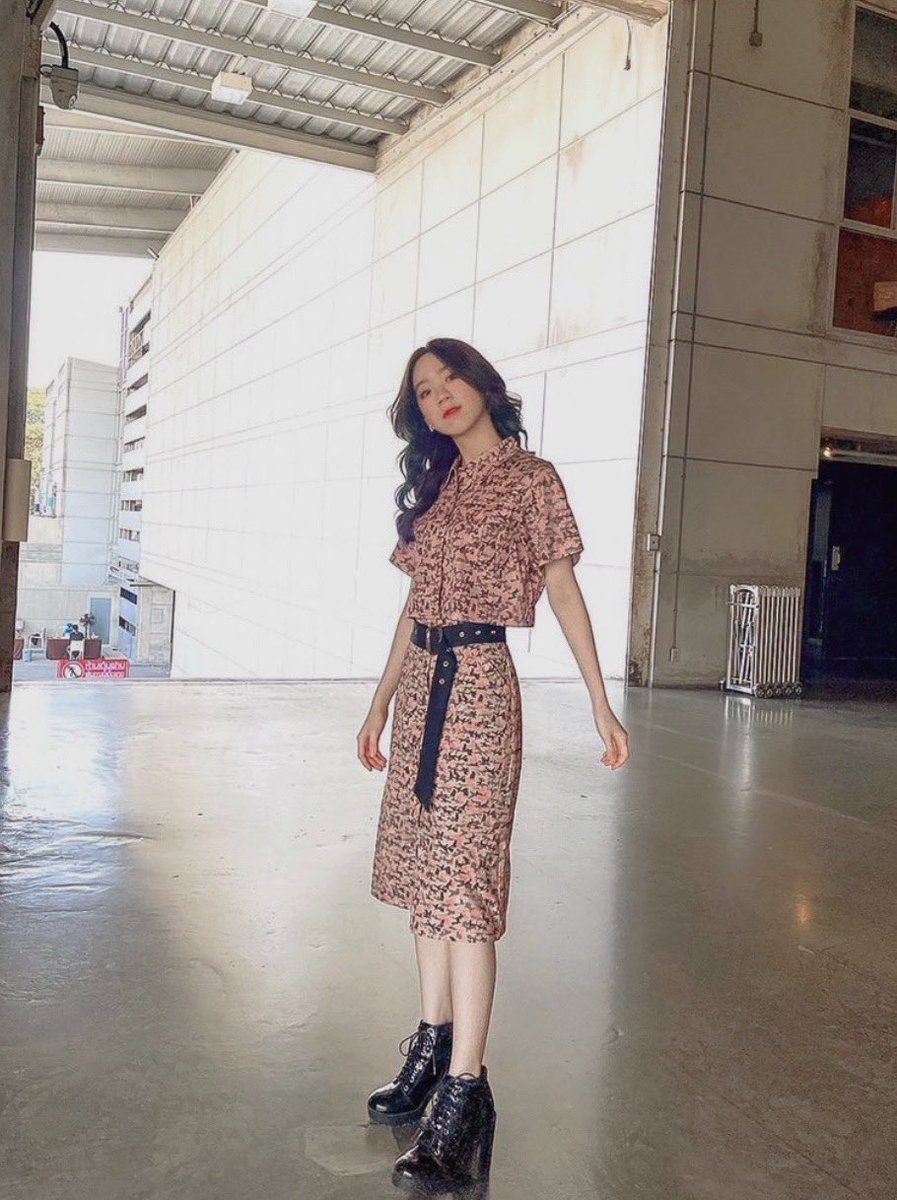 SP_PJN48's tweet photo. ง่ะ มีความแอบสวยแซบเด้อ. แต่มองไงก็เท่อะ 555555 เยิฟฟฟฟ 

#PunBNK48 #PunLYRA https://t.co/pnL8UP6ofy