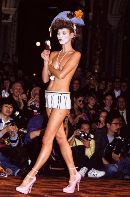 Happy birthday Kate Moss, thank u for existing & making me want to be in the fashion world 