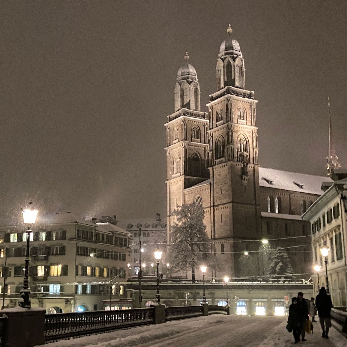 LasPerlitas's tweet photo. Las Perlitas #zurich verabschiedet sich in den #winterschlaf 😴. Bis Ende Februar bleibt unser Ladengeschäft geschlossen, #online sind wir weiterhin für euch da. Wir freuen uns, euch im #frühling wieder zu sehen. Kommt gut durch den #lockdown ❤️ Euer Team von #lasperlitas 🌺💐🌼 https://t.co/1MFaUCEety