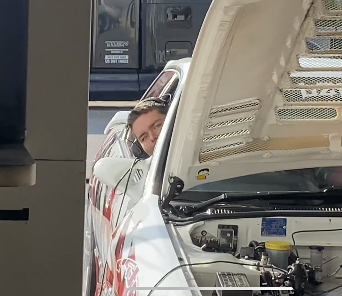 DaveBartle_'s tweet photo. @Adam_LZ Freddie when he hears a small mishap in the tune https://t.co/AkSzE067y6
