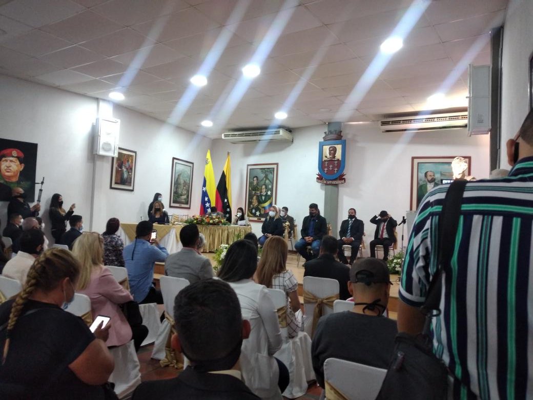 BermudezJoseA's tweet image. La @tachira_gmas a través del Coordinador de los #Clap @carlosperez_ch acompañó el Acto de Juramentación del Concejo Municipal del Mpio. #SanCristobal quedado Presidida por el Ing. Javier Florez y Vice Presidente Erick Acosta 
#ANJuntoAlPueblo
