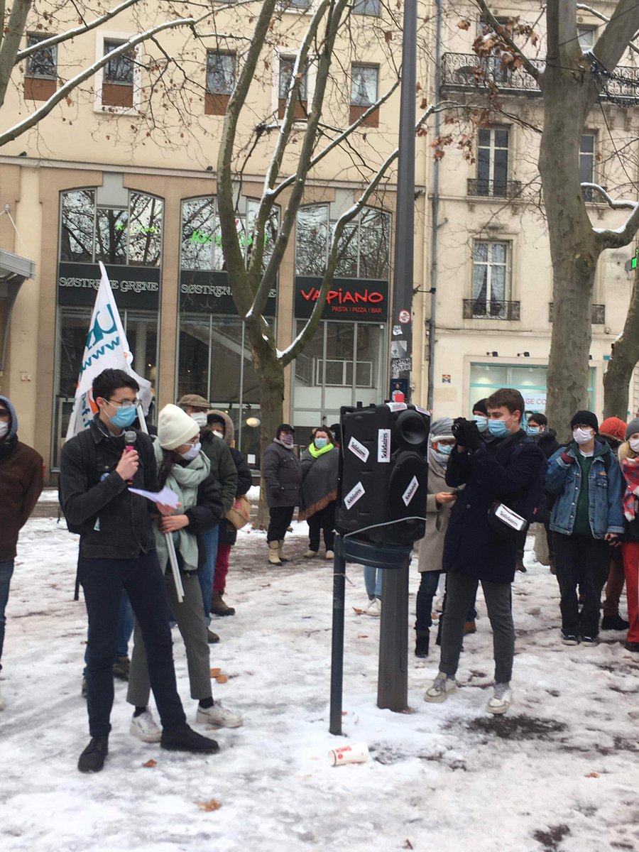 Malgré la neige, toujours mobilisé.e.s contre la la #LoiSecuritaireGlobale !