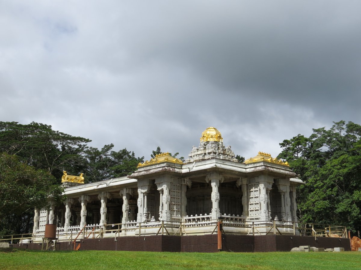 The Kadavul Hindu Temple is a Sri Lankan-Style Hindu temple dedicated to the Shiva located on the Kauai island in the state of Hawaii, USA.Kadavul is an ancient Tamil word for God, meaning “He who is both immanent and transcendent.”