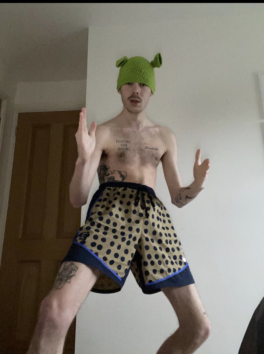 Xy5aaa's tweet image. When she says wear something sexy