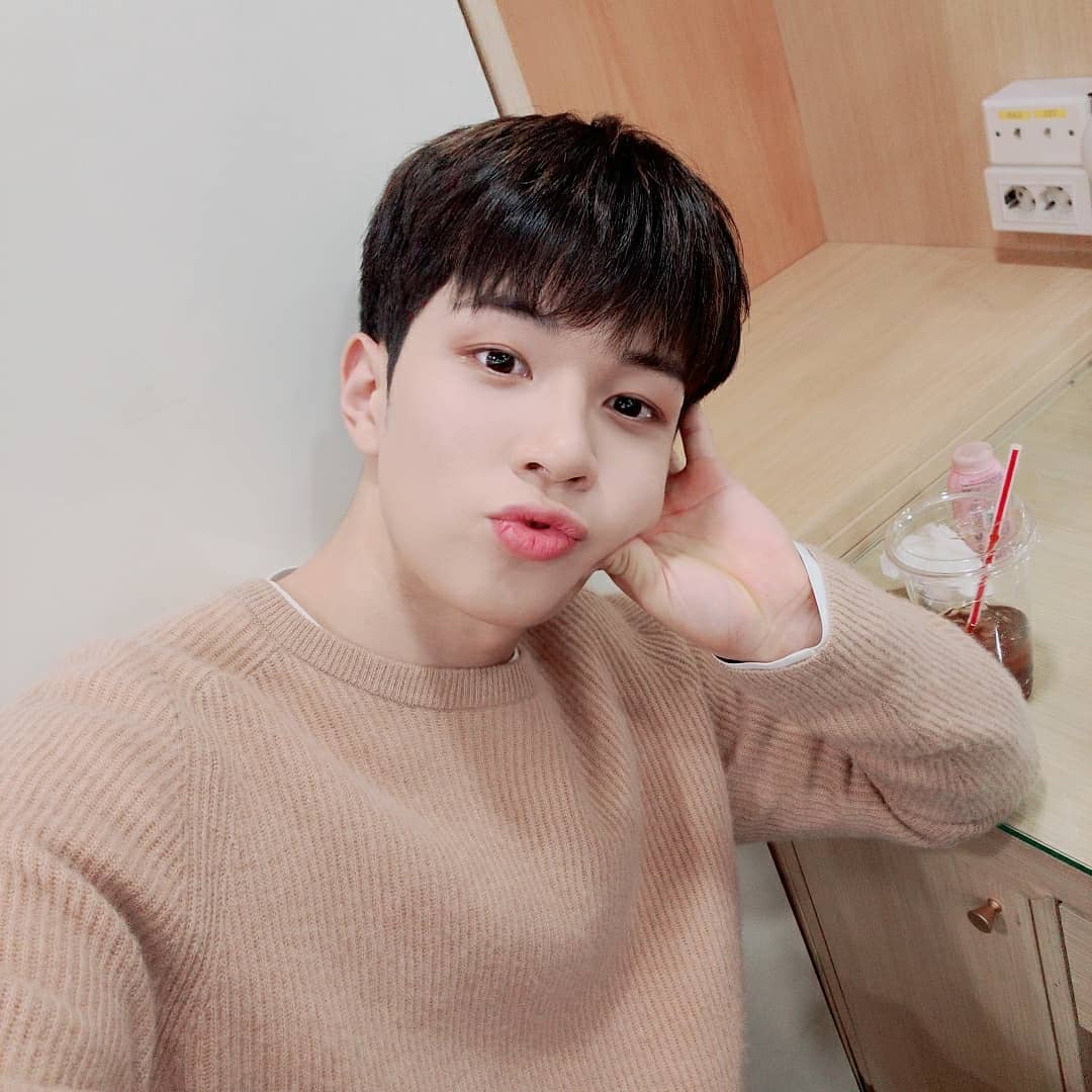 NFlyingItalia's tweet photo. [16.01.2021] {HS IG}Lunedi`~/martedi`~Mercoledi`~Giovedi`~Venerdi`~SabDom
.
.
.
#엔플라잉 #NFlying #YooHweseung #soffice #e` #gia`arrivato #ilweekend #perfavore #vai #lentamente #cosiche #glinfia #riposino #dipiu'#♥ https://t.co/bXrjVlKyMr