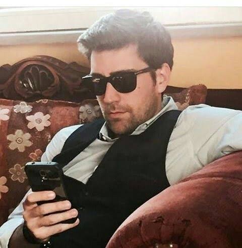 CagDenEnayisii's tweet photo. Twitter'a girerken ///////// Dizi ile ilgili birşey yoktur
 2) Gülerken
#DenizBaysal #CağlarErtruğrul
#YagHaz #ZehSer #TRT1 #tekilat
#fhvk #fazoreis @BaysalDeniz @CaglarErtugrul https://t.co/yd7C2y3A0s https://t.co/HphFRxDKFI