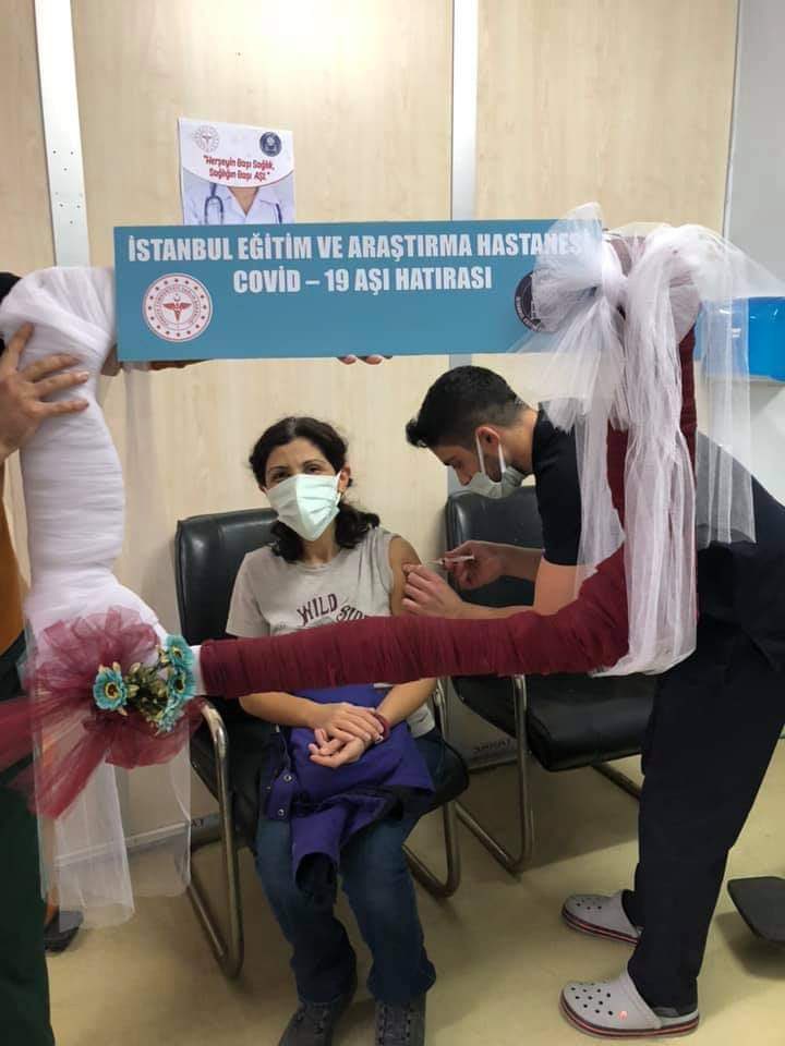 İstanbulda bir hastanede uygulanmış. İkinci aşıya ben de istiyorum 😂