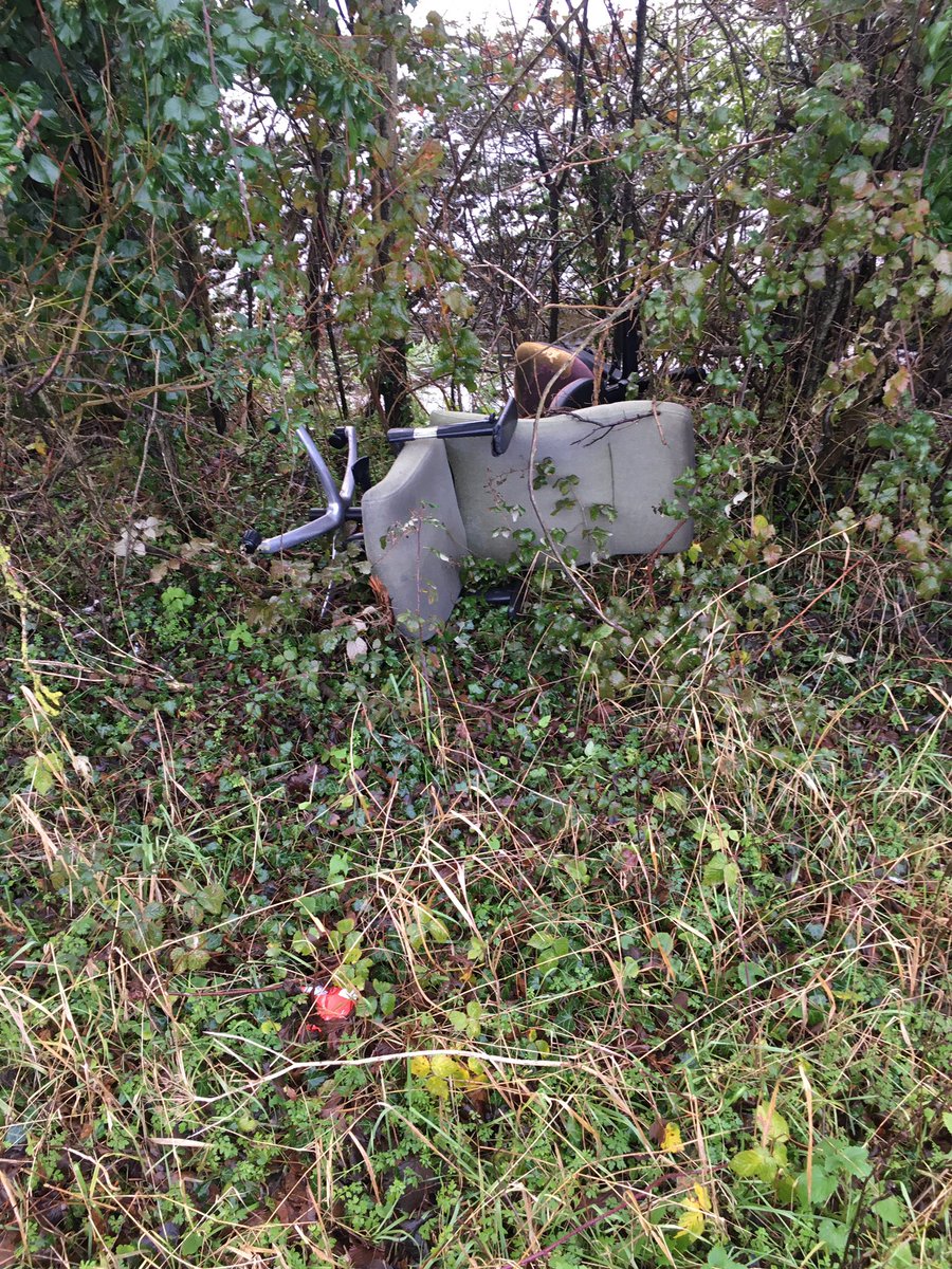 Matnes_'s tweet photo. New office chairs anyone?? #flytippers https://t.co/B2KaF4XjzM
