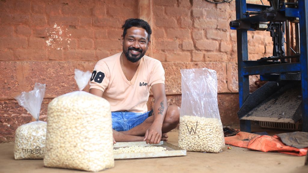 WeAreSwades's tweet photo. During the lockdown, Gajendra lost his job in Mumbai &amp; had to return to his village in  #Raigad. He joined our Cashew Entrepreneurship Programme in Nov 2020. In a month he processed 400 Kg of cashews and earned INR 8,000. #SwadesBuildingLivelihoods #SwaseBaneDes #SwadesHero https://t.co/1nd4Thm8ld