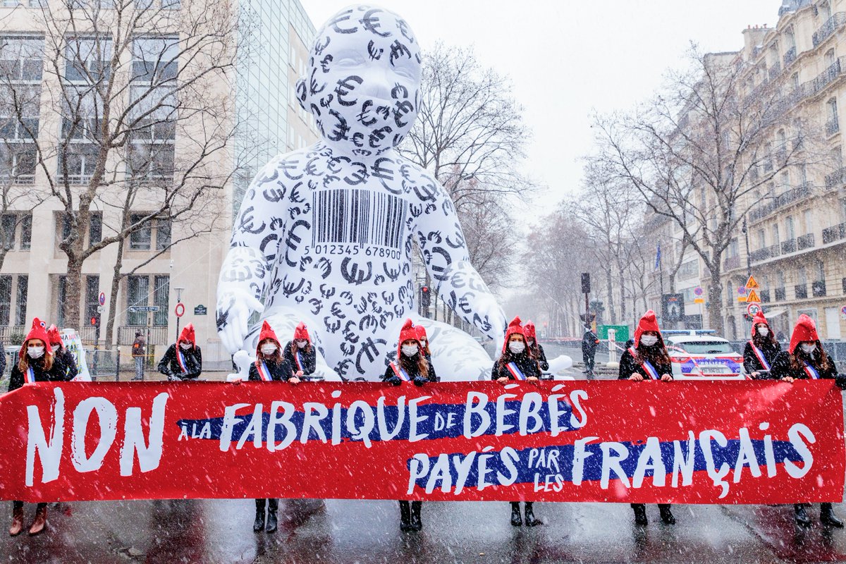 SyndicatFamille's tweet photo. Un dossier ne donne pas un père à un enfant !

Non au #PJLBioethique qui prévoit que "toute personne née d’une #PMASansPere peut accéder à 18 ans aux données non identifiantes (âge, état, caractéristiques physiques, situation familiale et pro, pays, motivations)" #BebeSurCommande https://t.co/yOTGQCUElD