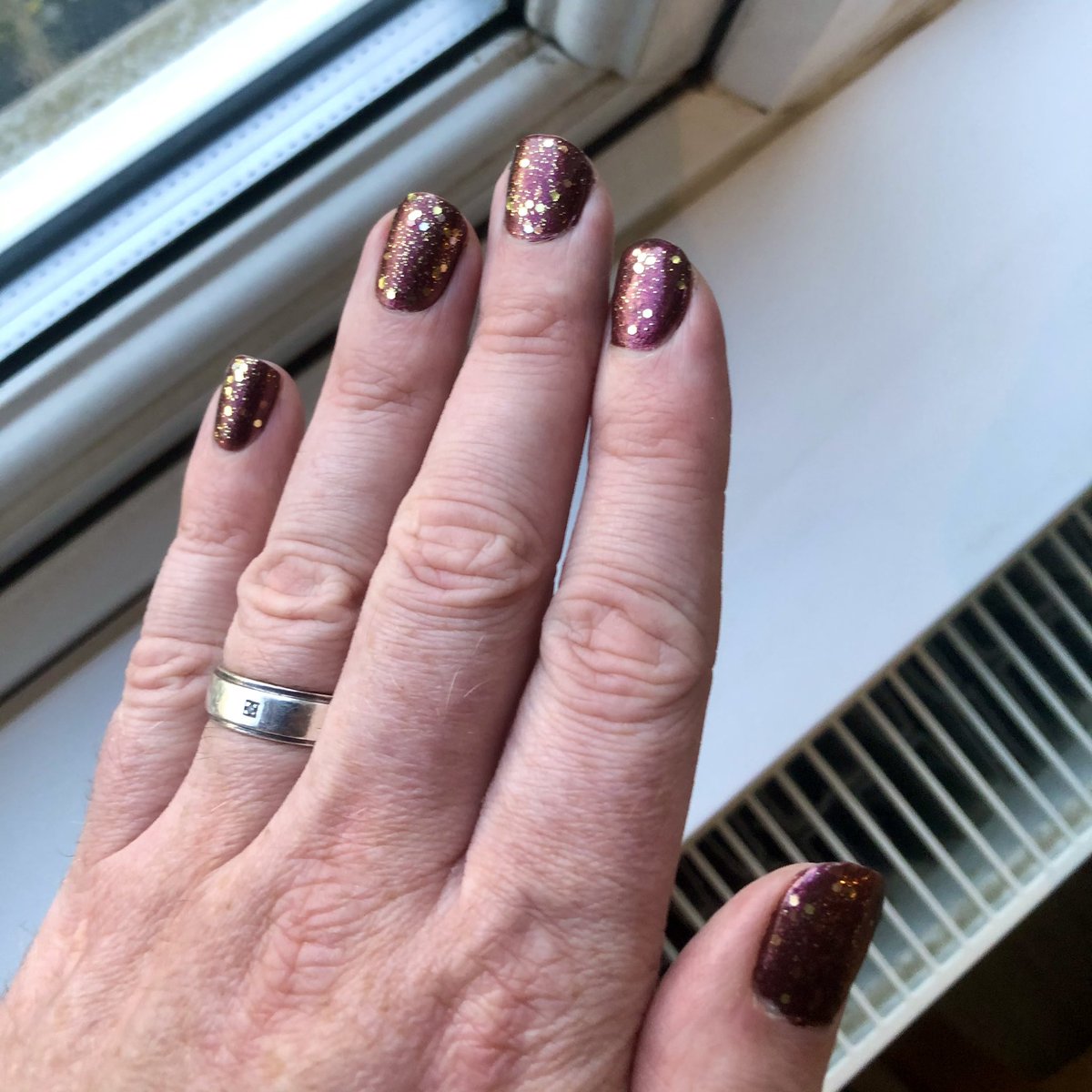 TheBruthaVoodoo's tweet photo. Rocking some sparkly as hell #WeekendNails! 
Not too bad a job if I do say so myself... https://t.co/5XiyH4nPhT