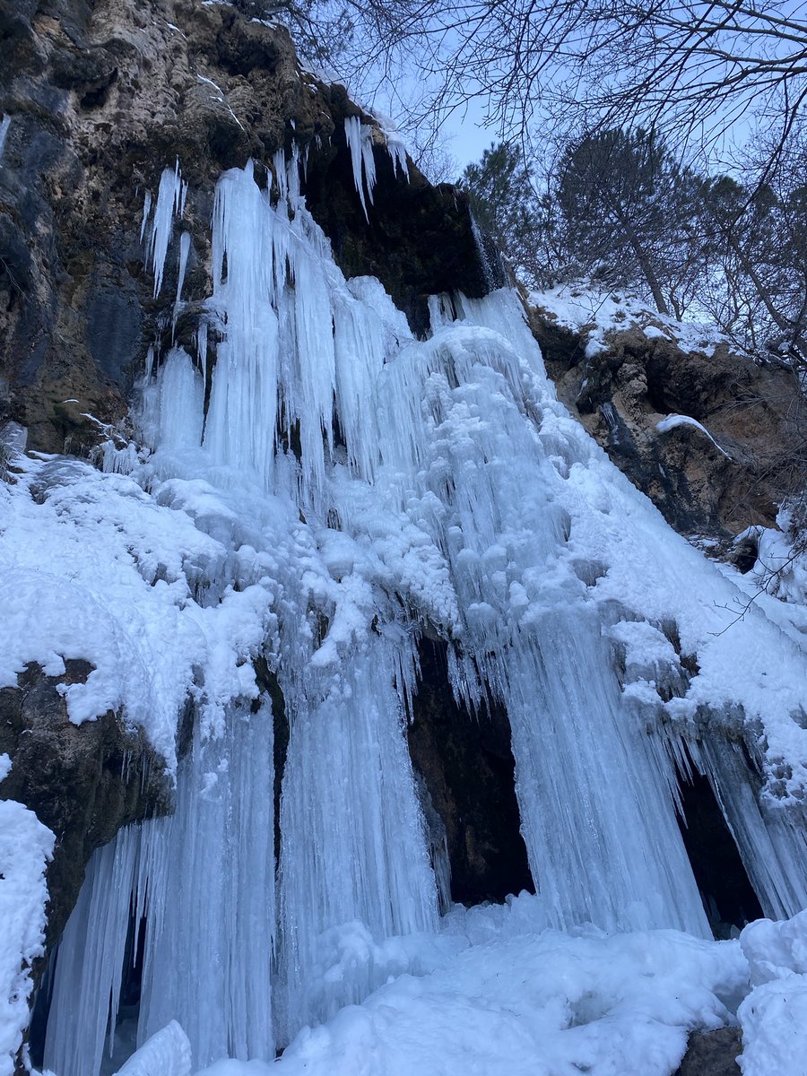 El frío de estos días nos deja imágenes tan espectaculares en la #SierradelSegura como esta de <a href="/ericreinal/">Eric Reina Lopez</a> en el Chorraero del arroyo de la Fuenfría, en #PaternadelMadera Este y muchos otros rincones te sorprenderán en nuestra comarca. Es tu Sierra, es Segura
