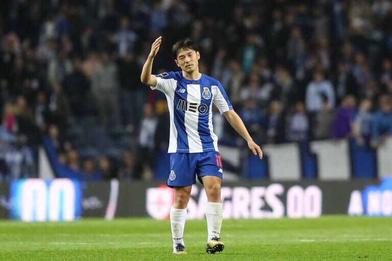 FutbolSamurais's tweet photo. #MercadoDePases
El #AlAin 🇦🇪 anunció la contratación del extremo izquierdo de 26 años, Shoya Nakajima 🇯🇵, quien llega desde el #FCPorto 🇵🇹 a préstamo por seis meses con una opción de compra de €40M.

Shoya compartirá plantel con el defensor Tsukasa Shiotani 🇯🇵. https://t.co/nRuBOxikYA
