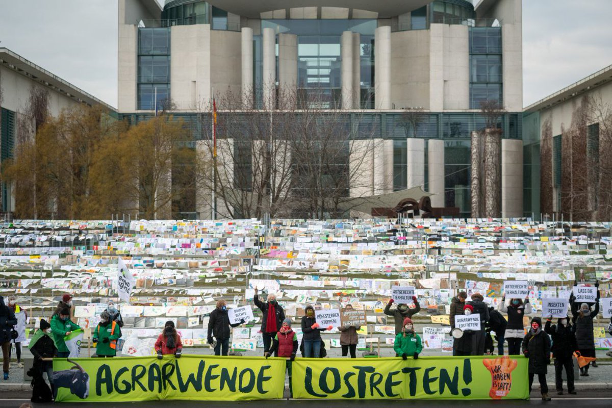 GFGFActionDays's tweet photo. Thanks to @WirHabenEsSatt2 for organising such an amazing protest today! Over 10,000 people sent their footprints to demand a radical shift in agriculture policies in front of the Chancellery Berlin today. People are ready for change! 📢👩🌾🧑🌾✊ https://t.co/7zA7t9jhvO