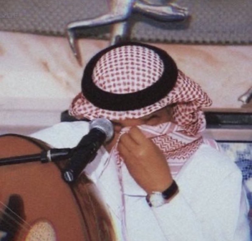 p23m__'s tweet photo. ١٩٩٠ م                             ٢٠٠٩ م
وجت تاخذ رسايلها      -    كنا افترقنا البارحة
و خصله من جدايلها    -    البارحه صارت عمر
و قالت لي فأمان الله    -    ليله أبد عيت تمر #محمد_عبده https://t.co/UZSBJVoE4A