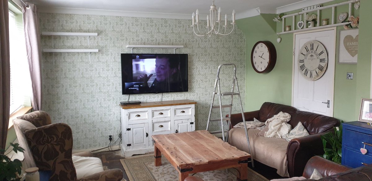 ecozh5's tweet photo. When I mentioned to Dave this morning that I was bored and asked him what we could do today, this is the result so far... 🙈 #decorating #Lockdown3 #boredom #wishidneverasked #itwillbebeautiful https://t.co/ZneI4tMNqG