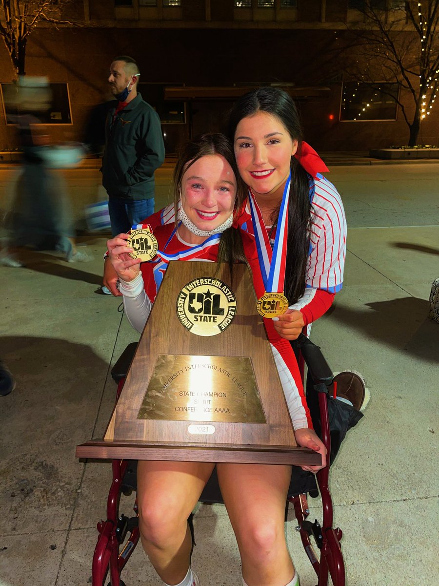 brooklynbrouss's tweet photo. YOUR LUMBERTON CHEERLEADERS ARE FIRST IN THE STATE #DUBZONLY https://t.co/jYqQv42Qqw