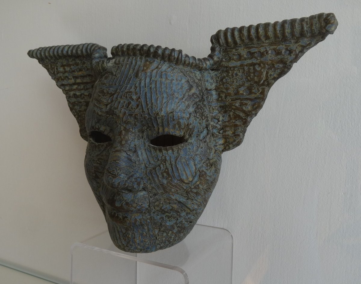 MuseumandArt's tweet photo. Traditionally January is the month for looking back and looking forward so this week's ceramic from the Swindon Collection seems to reflect that.
Alasdair Neil MacDonell
Two-Faced Head on Stand
Ron Sloman Collection, 2015
#ceramics #Swindoncollection #museumfromhome @AoTSwindon https://t.co/N9clG5voKD