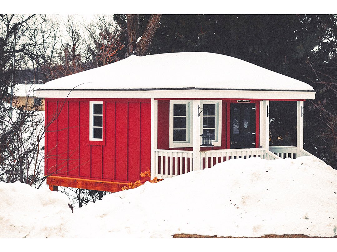 melofromthechi's tweet photo. This garage though. Or is it an Out House 🤷🏽‍♂️!? #outhouse #idk #architecture #lmk https://t.co/itKg4fh4tO
