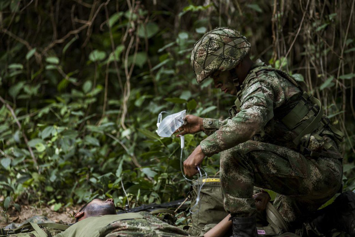 ejercito_cedoc's tweet photo. En el manual EJC 4-18 #DoctrinadelEjército nuestros enfermeros de combate encuentran conocimientos necesarios para capacitarse en pro de la atención, estabilización y evacuación de los hombres y mujeres que desarrollan las operaciones militares. https://t.co/jHo1Ol8tZ5