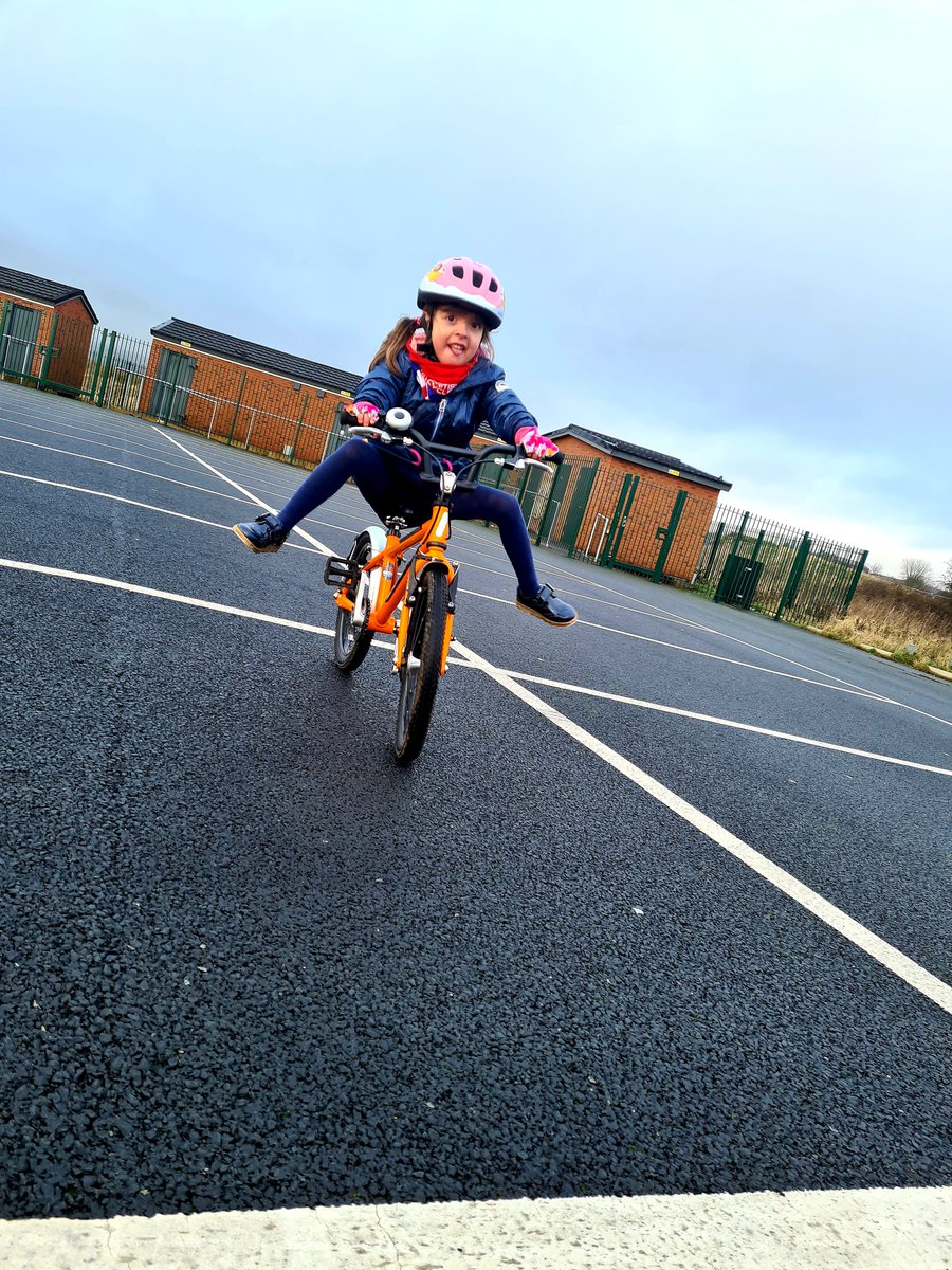 Twitt_twoo92's tweet photo. Saturday smiles #skillsaturday #motivation The 1st time we have got out on our bikes together ❤ 💚 Mum & daughter #cycle day #LetsRideThroughWinter @letsride_NW @letsrideuk https://t.co/JKeVwlqX3O