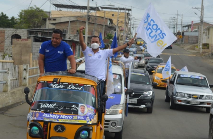 abrivar's tweet photo. #Manta #ConstruyeProgreso 🇪🇨

Nuestra caravana del trabajo y prosperidad llega con propuestas de bienestar y Oportunidades.🔵🟡

#Manabí ahora es #25Construye💪 https://t.co/O4ru93WUiR