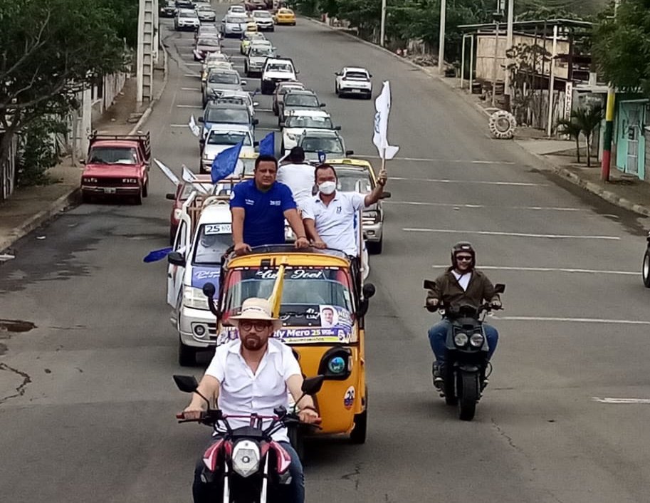 abrivar's tweet photo. #Manta #ConstruyeProgreso 🇪🇨

Nuestra caravana del trabajo y prosperidad llega con propuestas de bienestar y Oportunidades.🔵🟡

#Manabí ahora es #25Construye💪 https://t.co/O4ru93WUiR