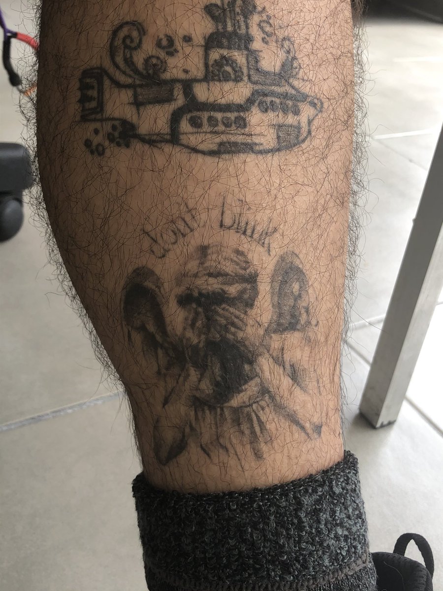 obgpelospeixes's tweet photo. Já que hoje é #InternationalWhoviansDay , queremos ver as artes que os whovians tem pelo corpo.

Essas são do nosso querido amigo e tatuador Rogério (ele não tem Twitter, sigam o Instagram dele @opix.tattoo)
#DoctorWhoInBrazil https://t.co/OiU0vGxjDK