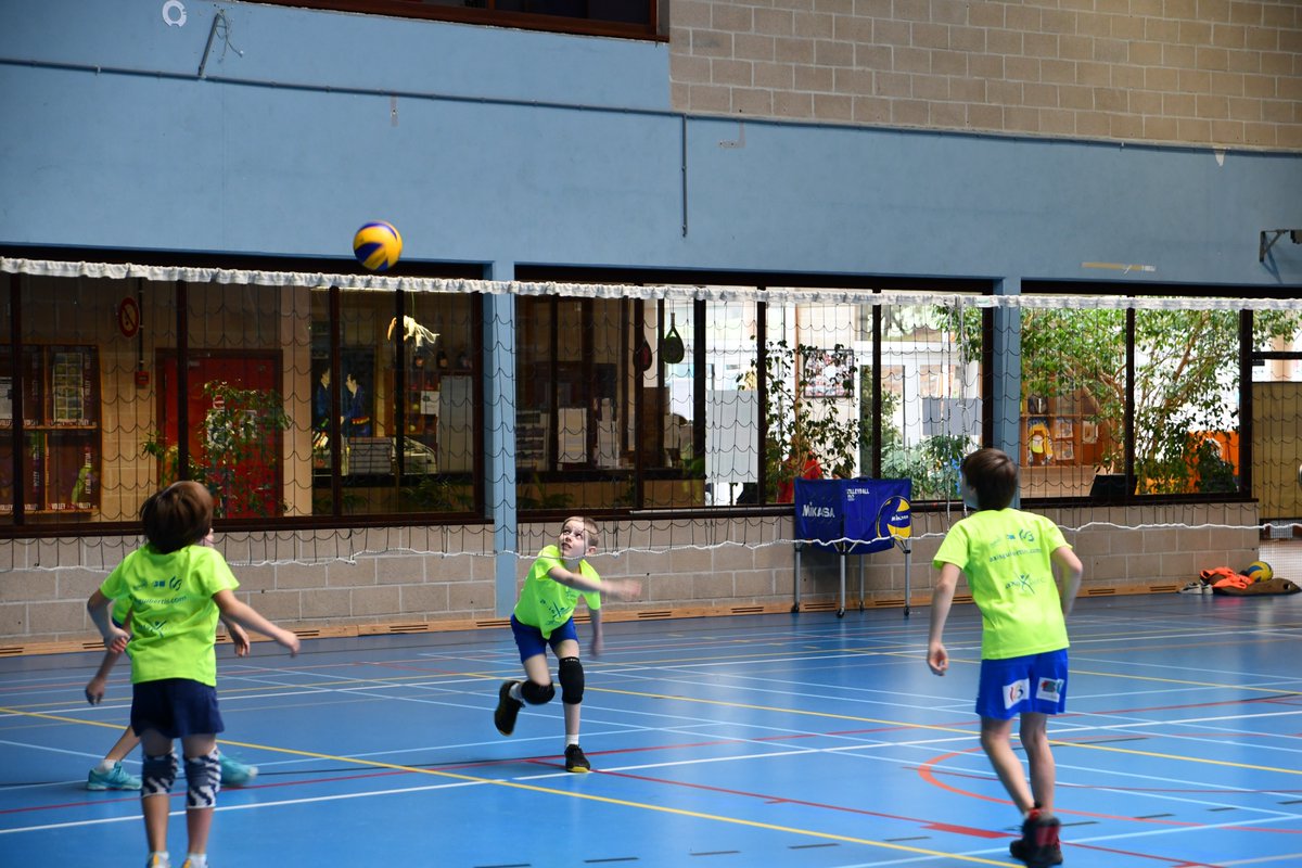Ce samedi, 1ère journée du championnat d’hiver du tournoi de jeunes de l’Académie du volley et du ballon, du club AxisGuibertin, une compétition pour les moins de 13 ans qui a réuni une trentaine d’enfants.