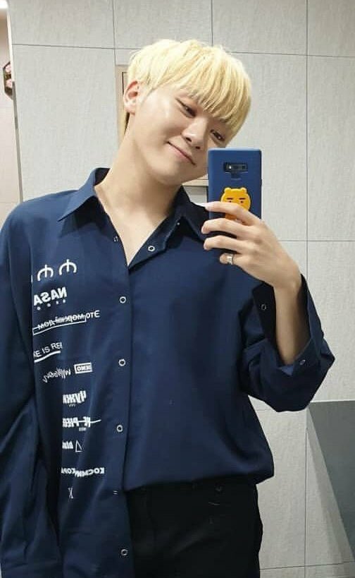jongminyix's tweet photo. Boo day, boo lovely, boo cute.
our boo is amazing and beautiful.
we love our boo so much 💕💕💕💕💕
#CaratSelcaDay #SEUNGKWAN #SEVENTEEN @pledis_17 https://t.co/kE0iL9L4jd