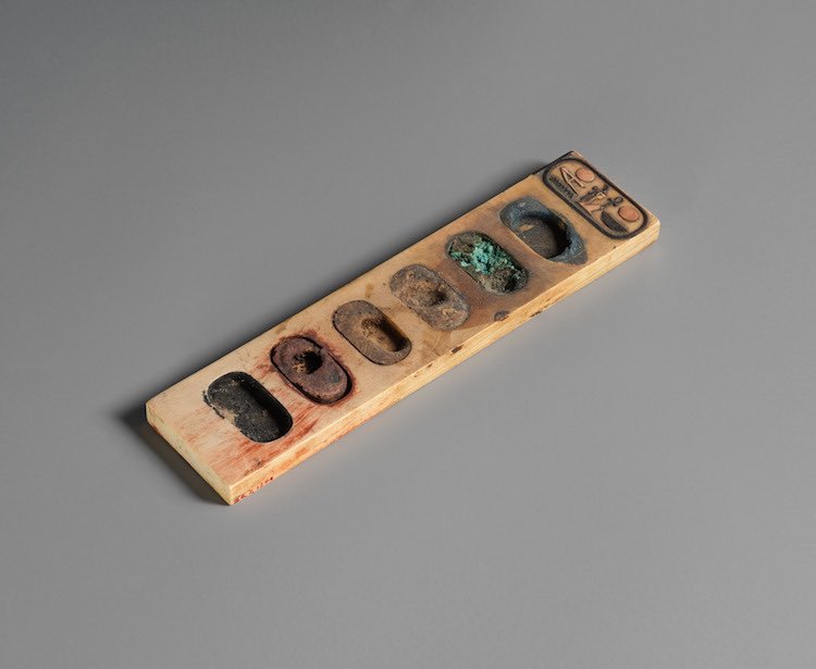 3,400 year old Ancient Egyptian painting palette with its colors still preserved.

(MOMA)