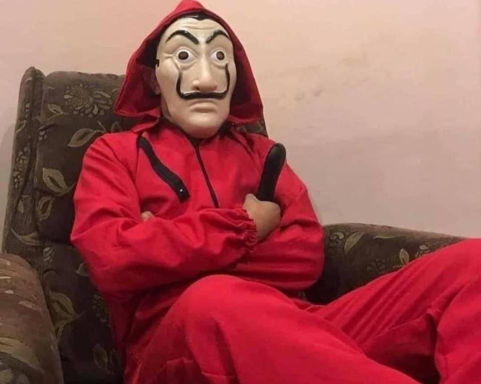 RT @sthefcg_: Me waiting for the next season of money heist to drop on Netflix https://t.co/WmRLiEXHrK